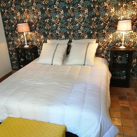 Le Paris Londres Bed & Breakfast Mesnieres-en-Bray Oda fotoğraf